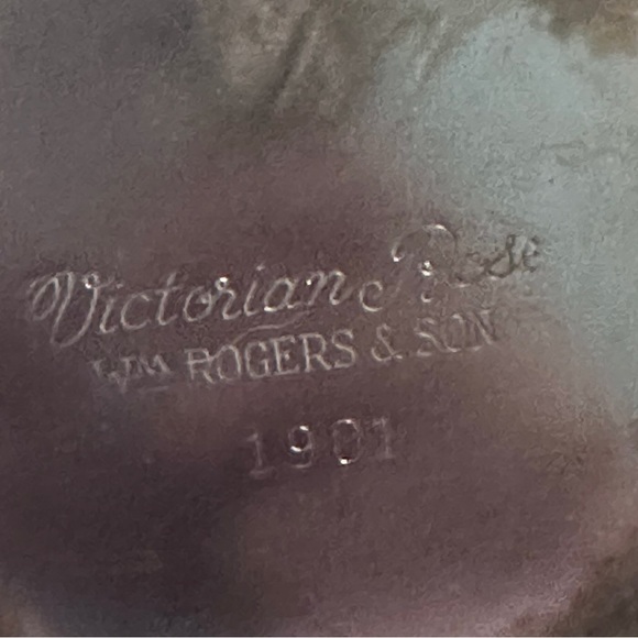 Vintage Wm. Rogers & Son Silverplate Teapot - Picture 3 of 12